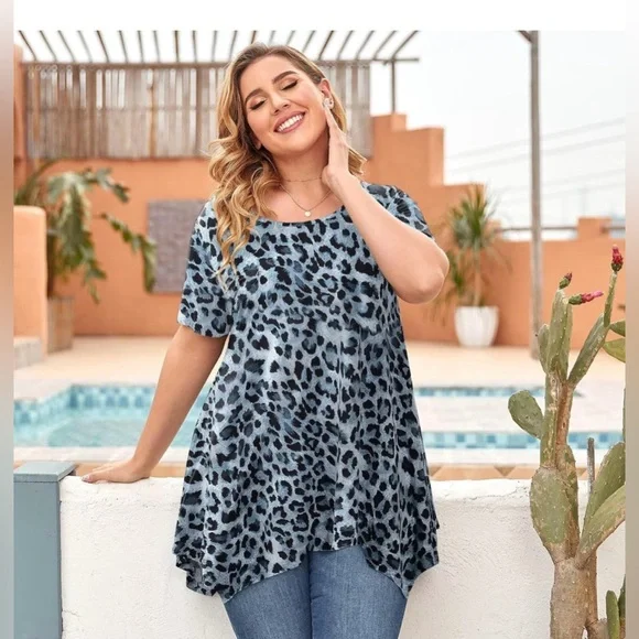 Larace Animal Print Top Shark Bite Hem Womans Size 2X - Picture 4 of 8